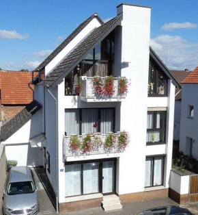 Grosse-Ferienwohnung-ueber-2-Etagen-bei-Frankfurt